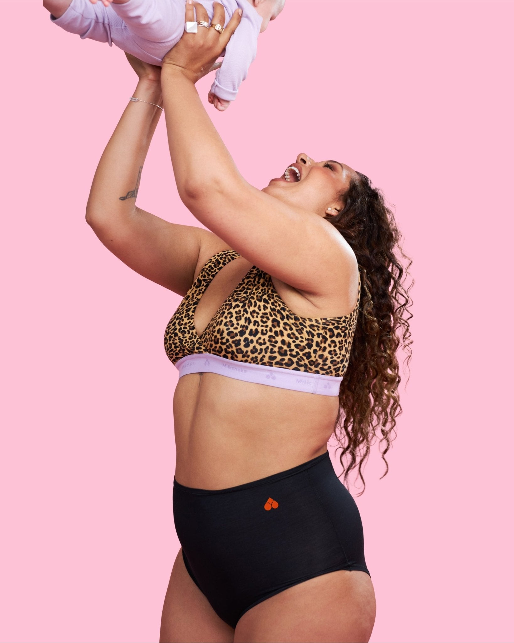 $model_name:Jocye$model_height:180cm$model_size:M in der Panty & 38 im BH