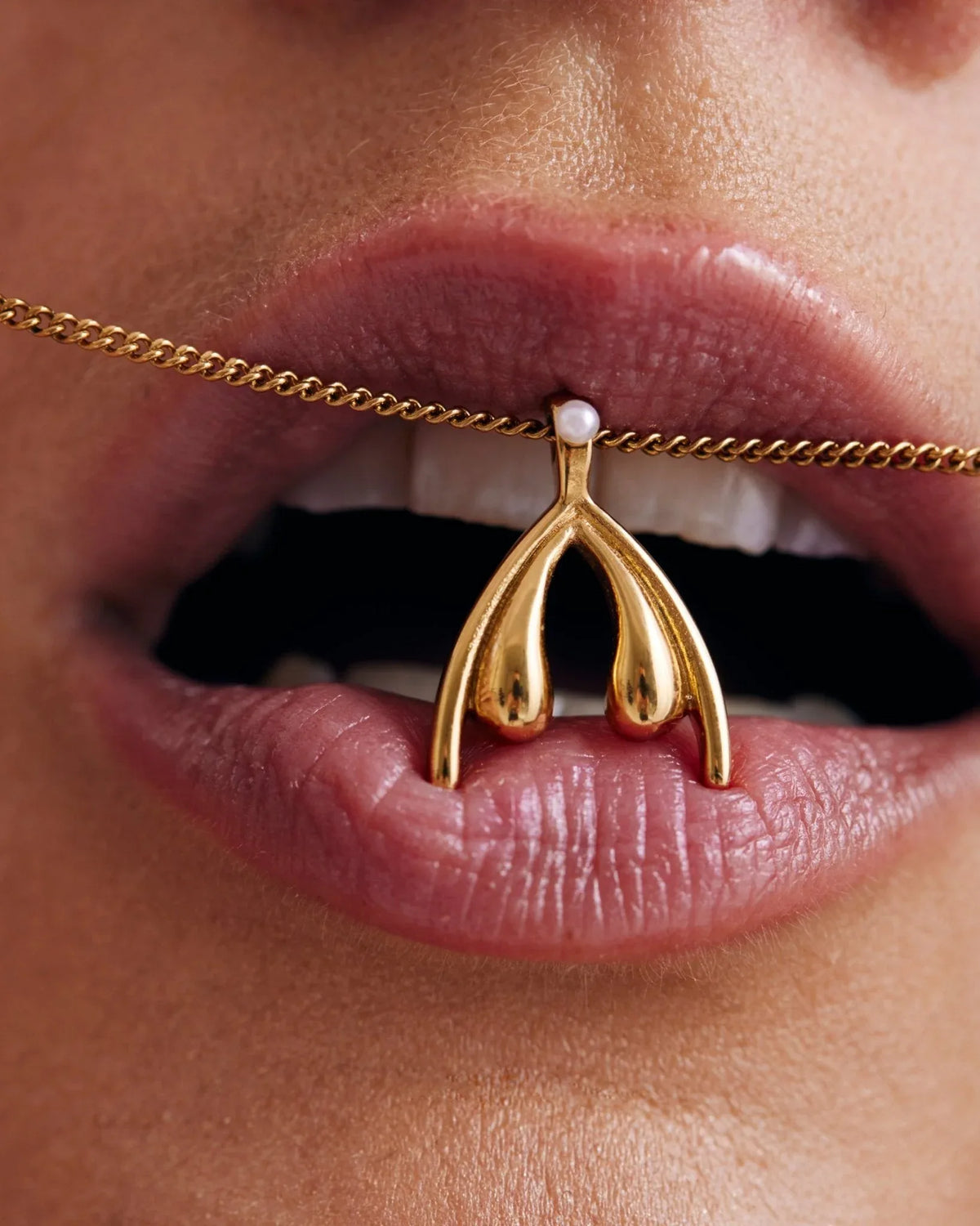 Schmuck - The Female Company
