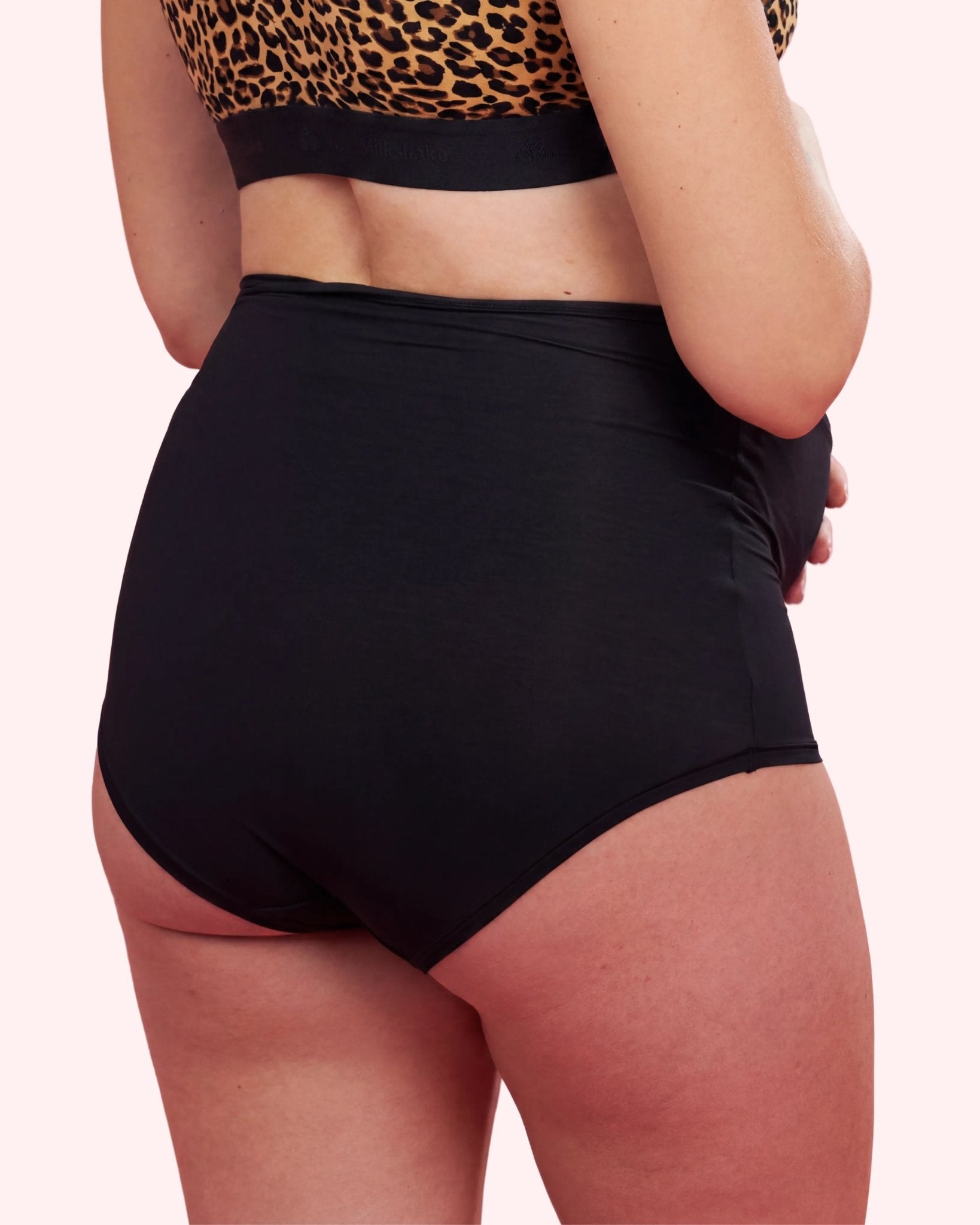 $model_name:Isabelle$model_height:176cm$model_size:M in der Panty & 38 im BH